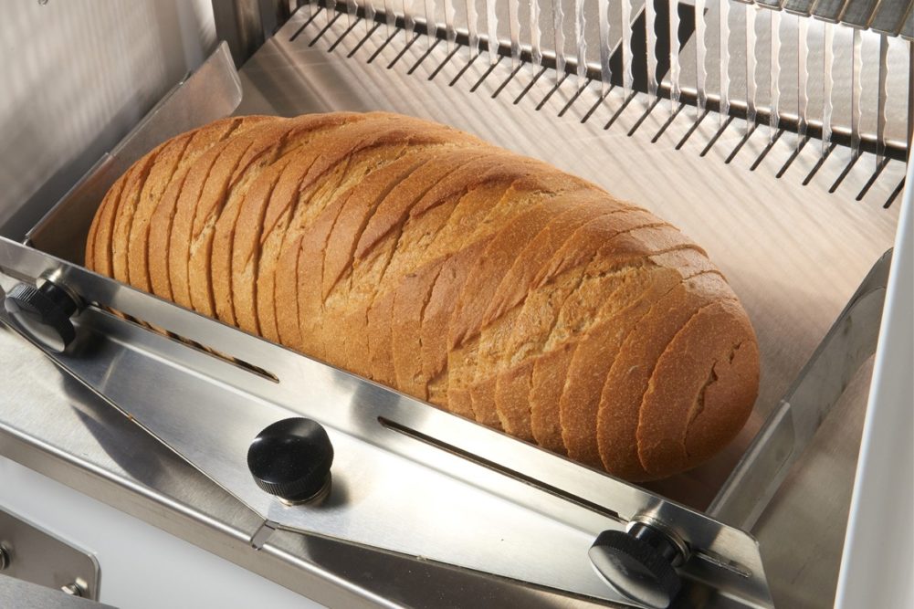 Bread slicing machine